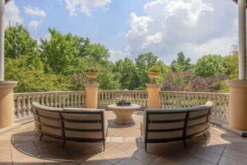 Hotel Exterior 132 of 145