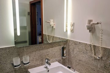 Bathroom sink