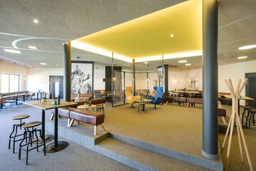 Lobby lounge
