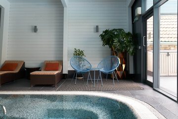 Indoor spa tub