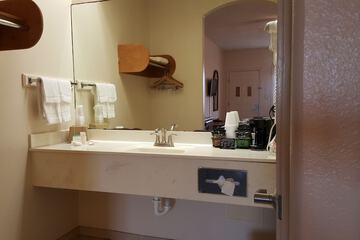 Bathroom sink