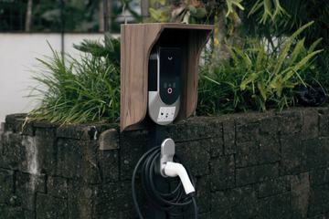 Electric vehicle charging station