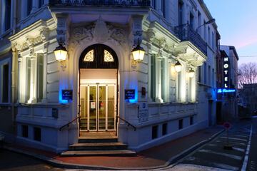 Front of property - evening/night