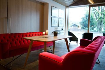 Lobby lounge