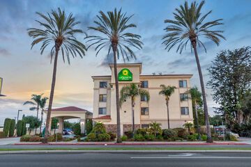 La Quinta Inn & Suites by Wyndham NE Long Beach / Cypress