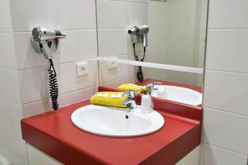 Bathroom sink