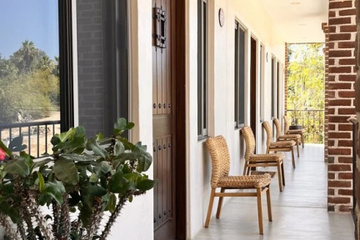 balcony