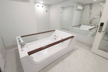 Jetted tub