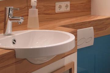 Bathroom sink