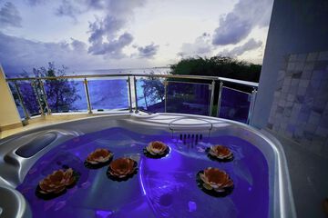 Private spa tub