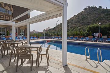 Indoor/outdoor pool