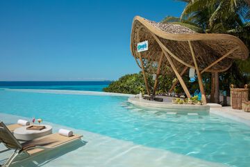 Swim-up bar