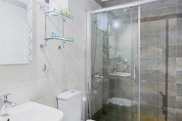 Bathroom shower