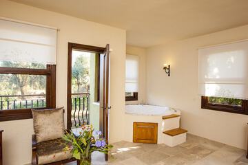 Jetted tub