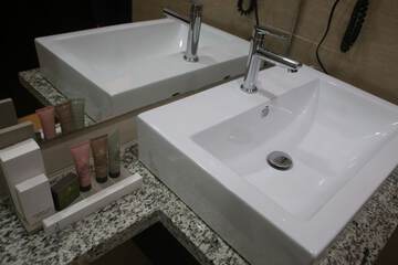 Bathroom sink