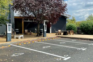 Electric vehicle charging station