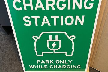 Electric vehicle charging station