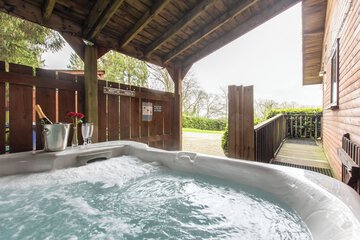 Private spa tub