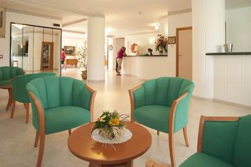 Lobby lounge