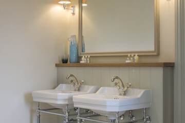 Bathroom sink