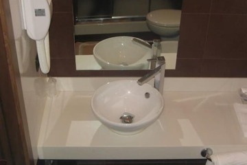 Bathroom sink