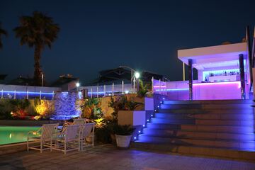 Poolside bar