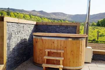 Private spa tub