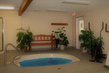 Indoor spa tub