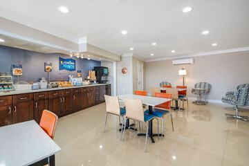 Breakfast/Coffee Service 39 of 51