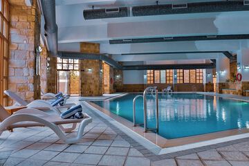 Indoor/outdoor pool