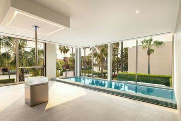 Indoor spa tub