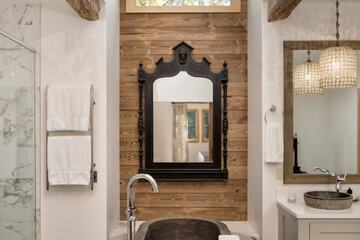 Deep soaking bathtub