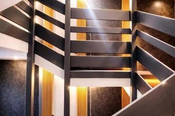 Handrails in hallways