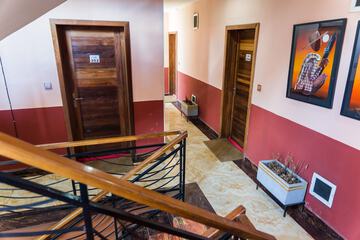 Handrails in hallways