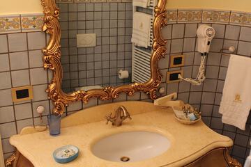 Bathroom sink