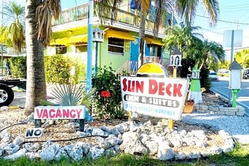 Sun Deck Inn & Suites