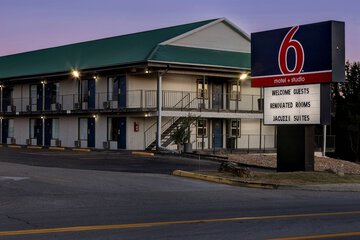 Notch Inn / Branson West