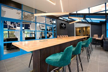 Sports bar