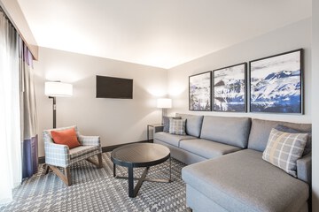 Room 25 of 38