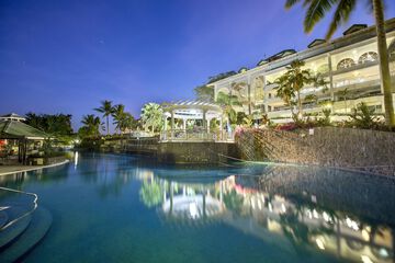 Poolside bar