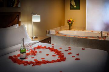 Deep soaking bathtub