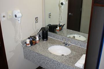 Bathroom sink