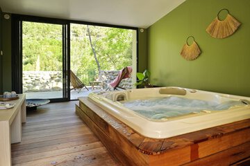 Indoor spa tub