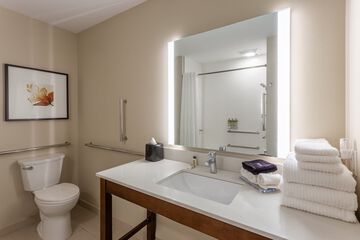 Room 7 of 28