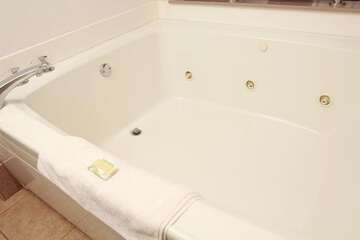 Jetted tub