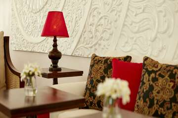 Lobby lounge