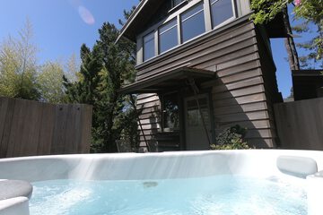 Private spa tub