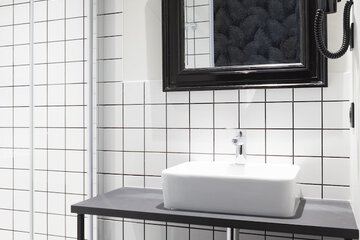 Bathroom sink