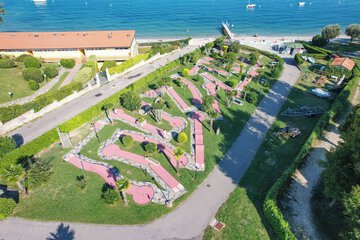 Mini-golf