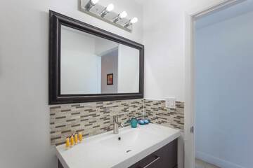 Bathroom sink
